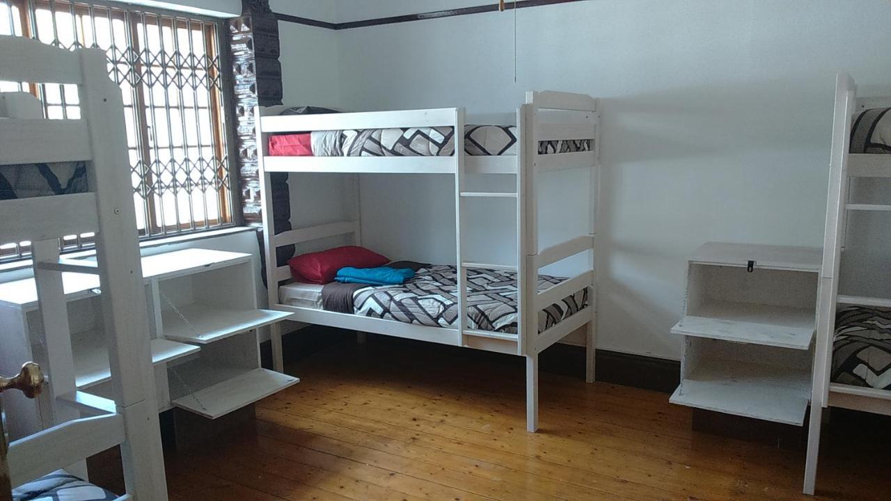 Spacious Backpacker Accommodation Кейптаун Екстериор снимка