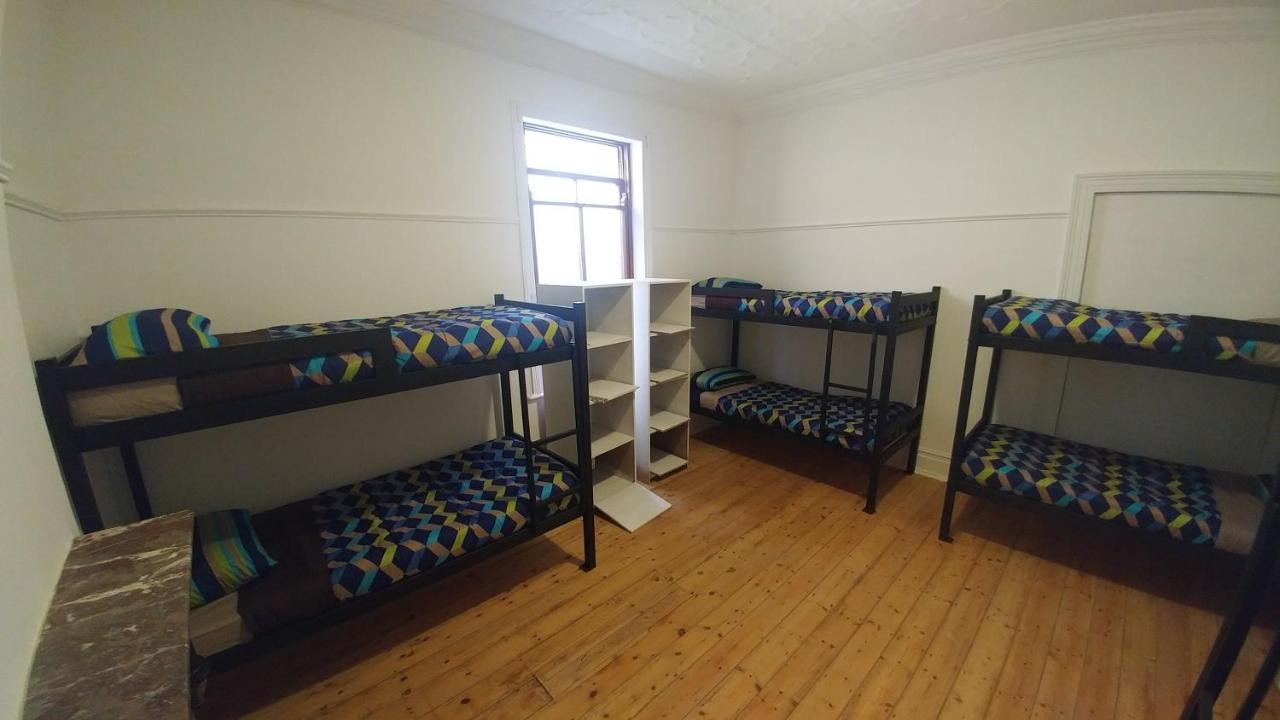 Spacious Backpacker Accommodation Кейптаун Екстериор снимка