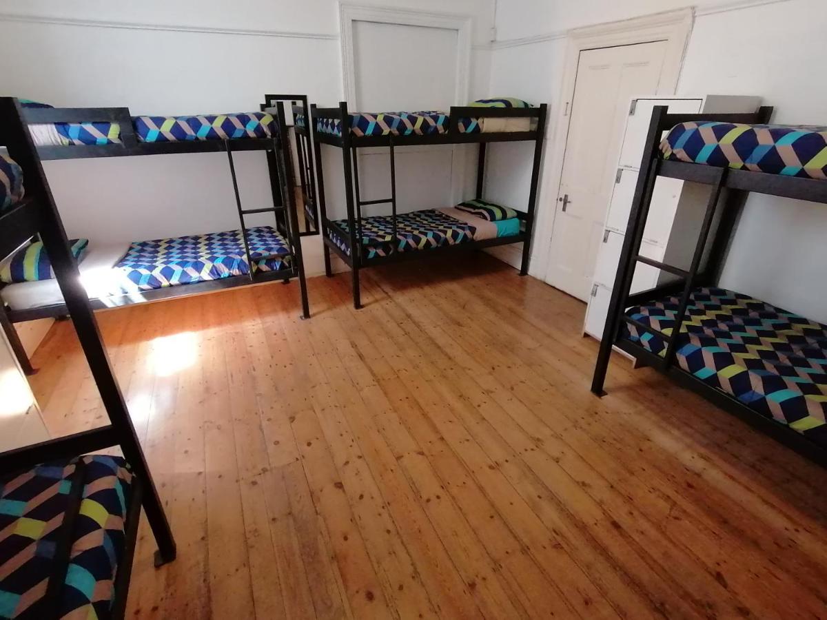 Spacious Backpacker Accommodation Кейптаун Екстериор снимка